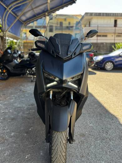 YAMAHA XMAX 300