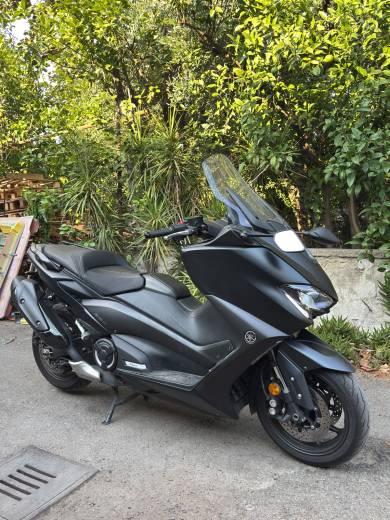 YAMAHA TMAX 560