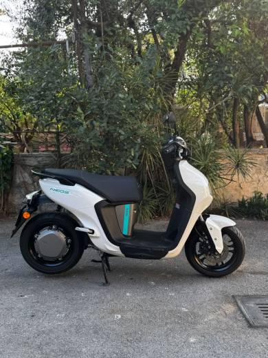 YAMAHA NEO'S DUAL BATTERY